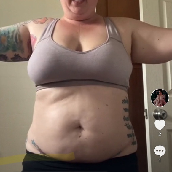 Meet your Posher, Cami - Picture 2 of 3